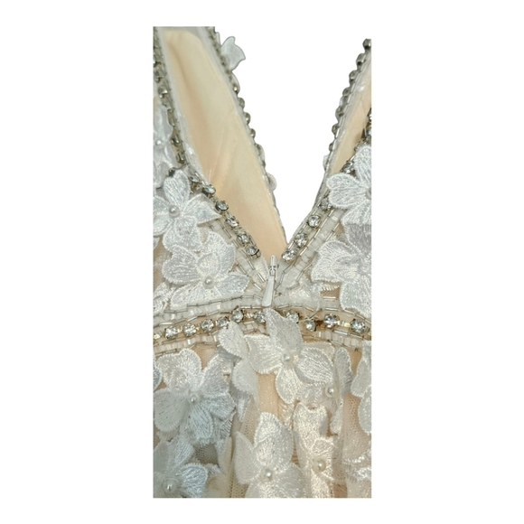 Mac Duggal Embellished Ivory and Peach Floral Appliqué Size 12 Style 22845 NWOT - Picture 6 of 16